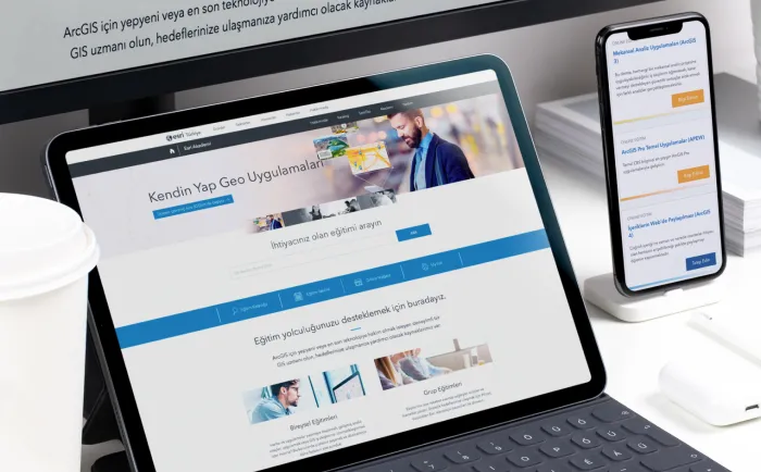 Esri Türkiye kurumsal web tasarım ve UI geliştirme projesi